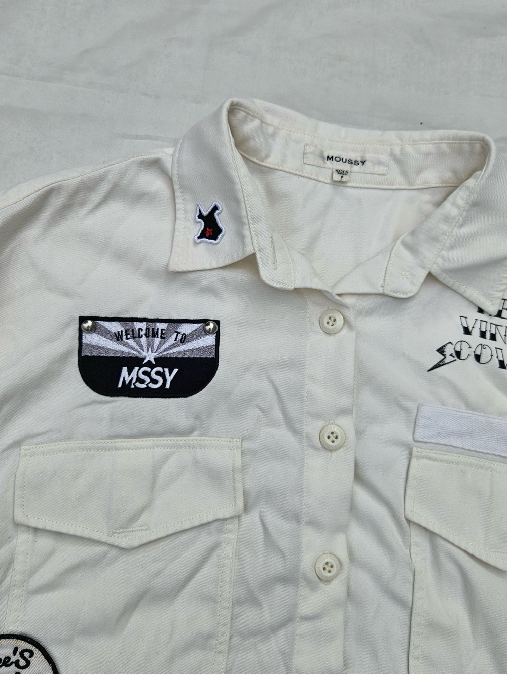 Moussy Patch Button Up - Picture 14 of 16